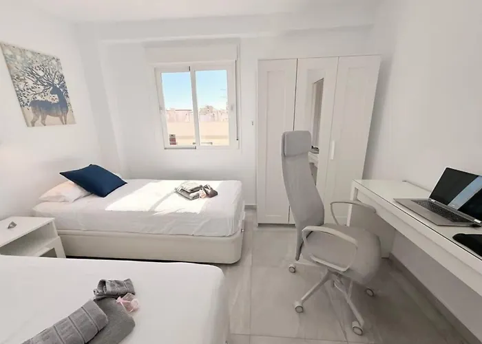 Apartman Amazingly Located 2 Bedroom Apartment In Boliches Fuengirola