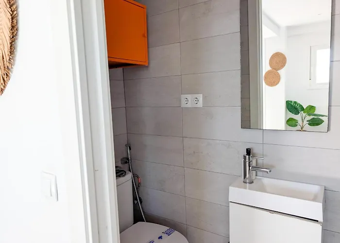 Apartman Amazingly Located 2 Bedroom Apartment In Boliches